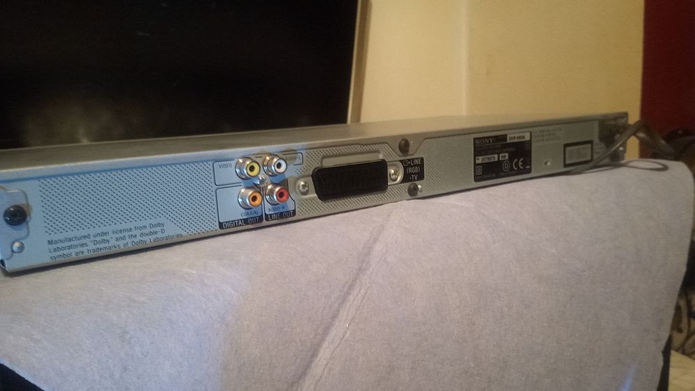 Leitor de Cd's e DVD's Sony com comando