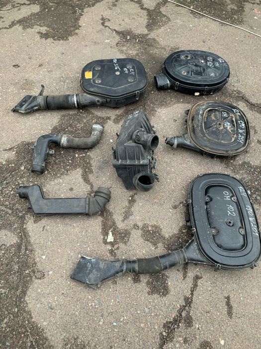 Продам корпус воздушного фильтра мерседес 124-210-190 W 201 бензин