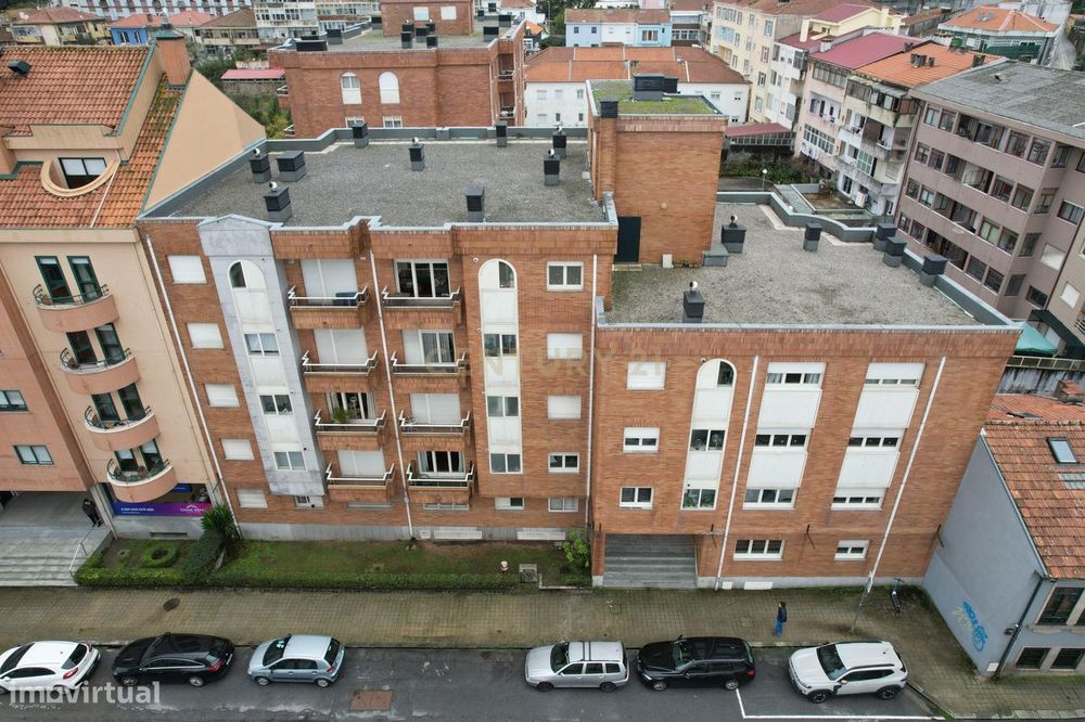Apartamento T1 com Varanda | Luminoso | Localização Central — Paranhos, Porto