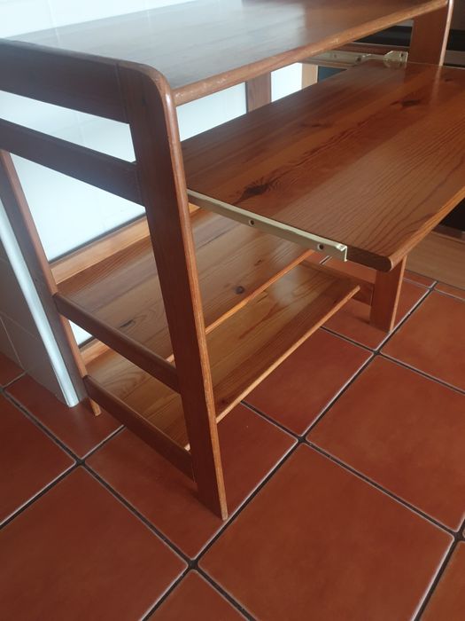 Secretária/mesa pc c/prateleira amovível  em pinho