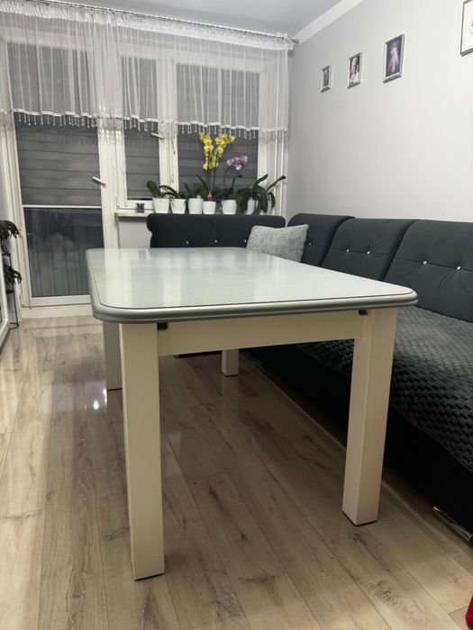 Sprzedam stół do salonu