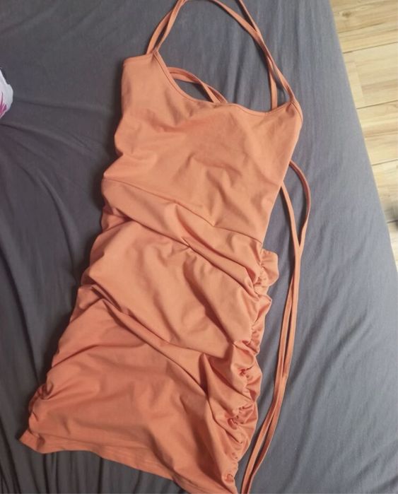 Sukienka na lato modelujaca m