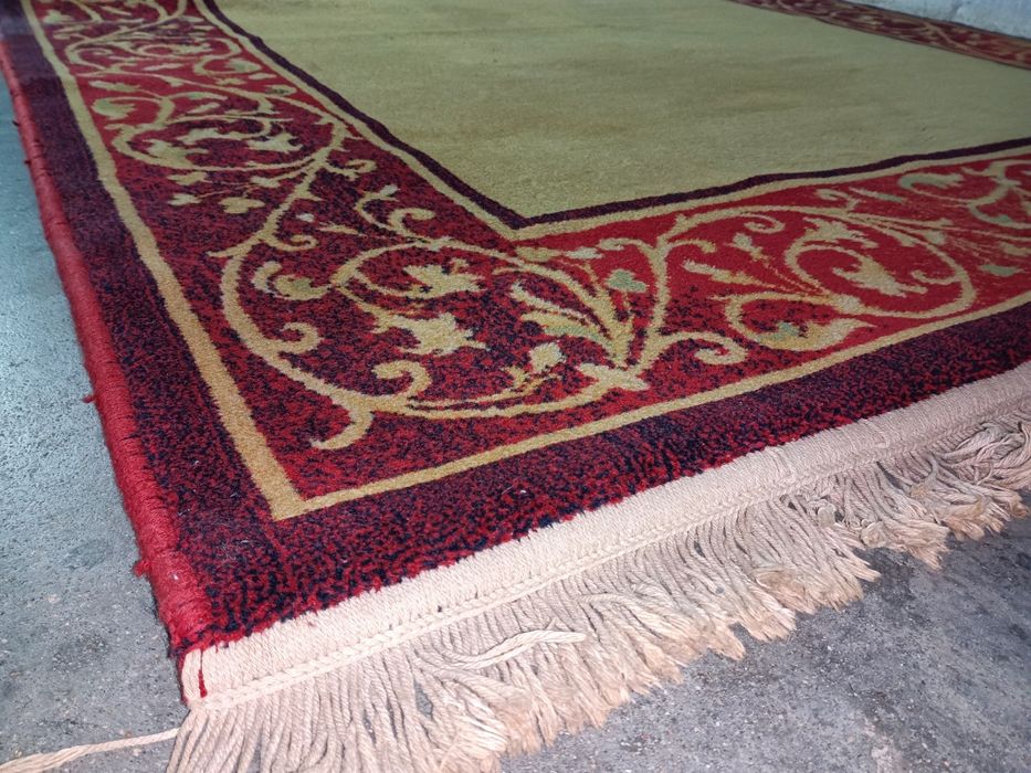 Belíssima carpete em exemplar estado de conservação, medidas: 213/138c