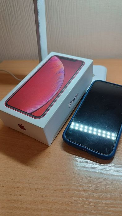 Продам IPhone XR