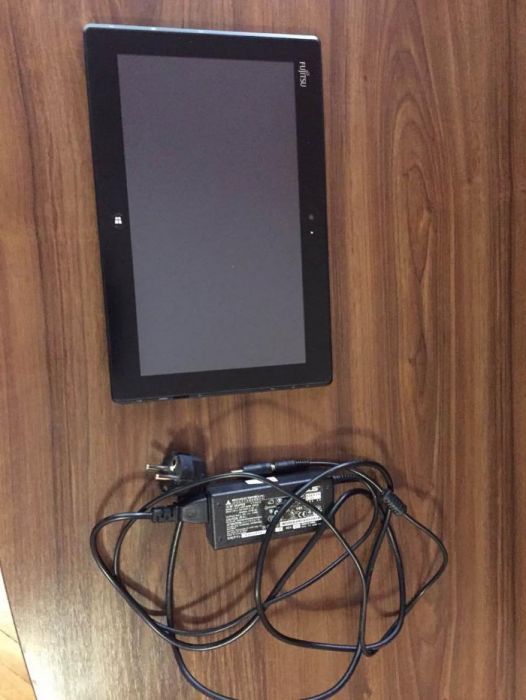 Планшет Fujitsu Stylistic Q702