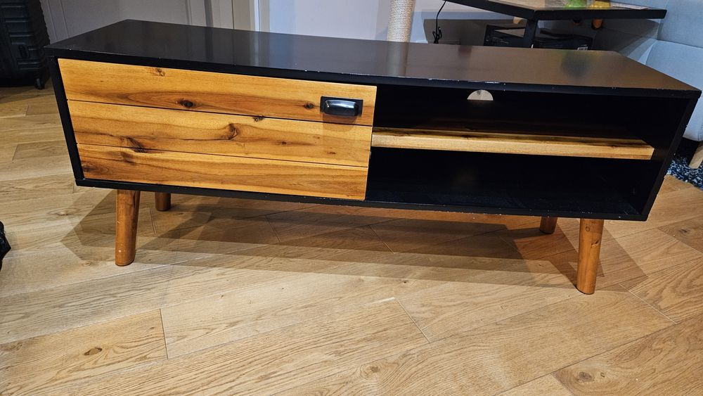 Szafka pod tv z drewna akacjowego