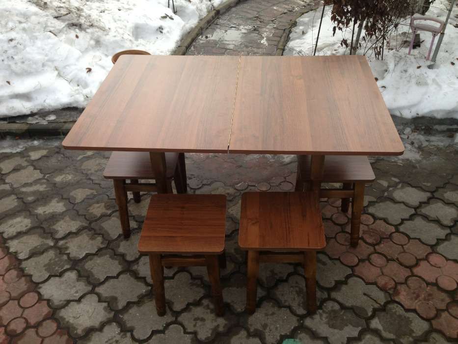 кухонный стол + табуреты