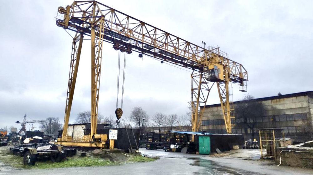 Продам производственную, складскую базу, 3300 м.кв, участок 1,89 Га.