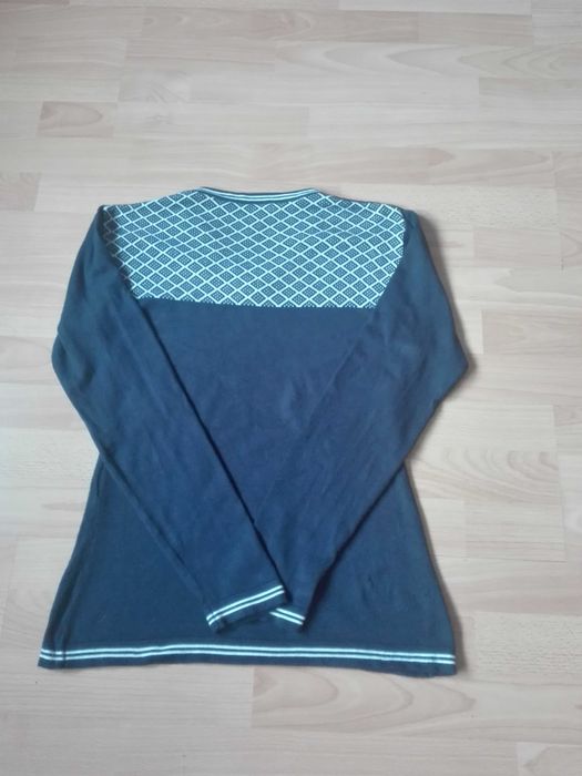 Granatowy sweterek Lacoste