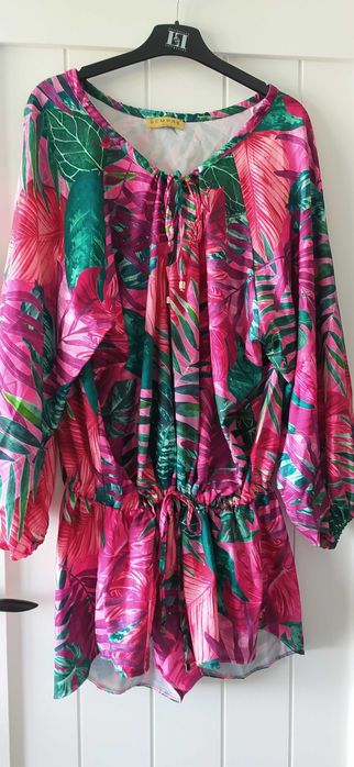 Piękny egzotyczny kombinezon L