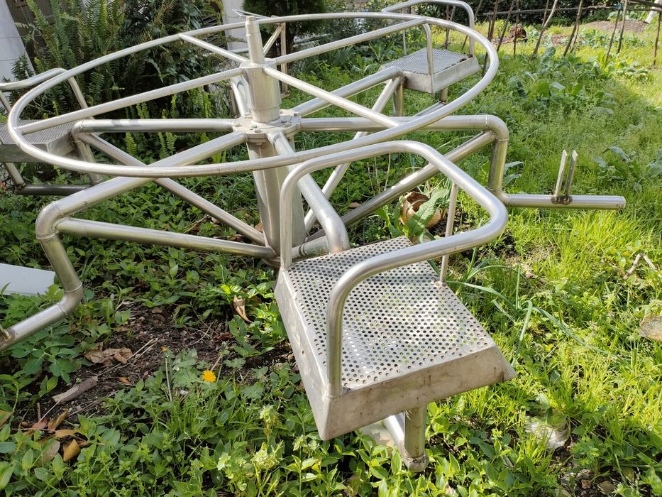 Vendo carrocel em inox a funcionar muito bem