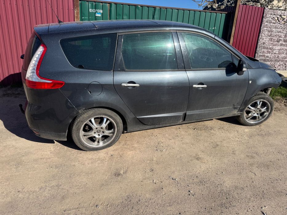 Двері ляди Renault scenic 3 Megane 3 логан 2