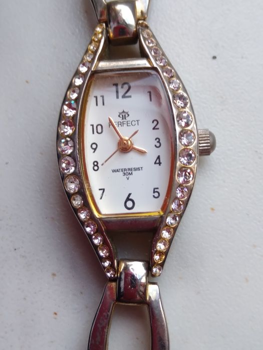 Zegarek damski z cyrkoniami