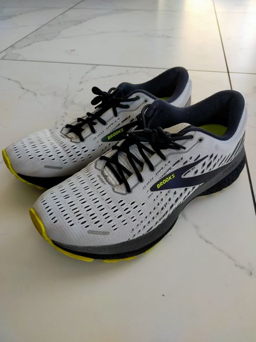 Кроси кросівки взуття