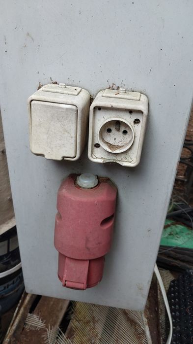 Skrzynka elektryczna budowlana