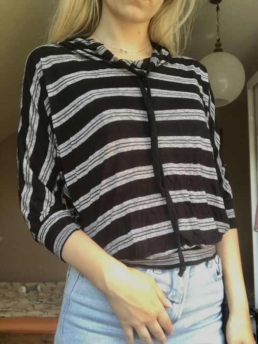 Bluzka w paski z kapturem