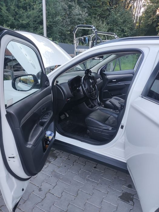 Терміново Mitsubishi Outlander 2013