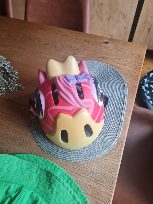 Sprzedam kask dla dziewczynki