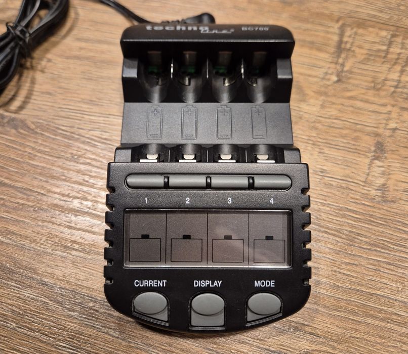 TECHNOLINE BC-700 Ładowarka  Mikroprocesorowa