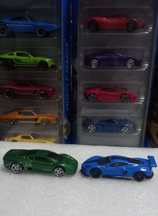 Conjunto 2 hot wheels corvette & jaguar