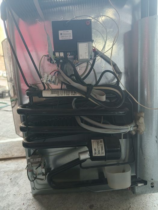 Frigorífico trivalente dometic RM8401 como Novo 1 gás 12v 220v