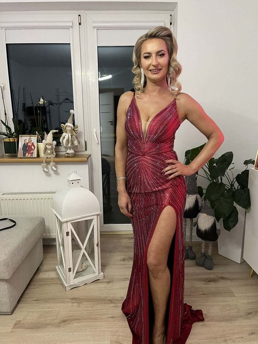 Sukienka MAXI Bordowa z cyrkoniami i trenem. Sukienka na STUDNIÓWKĘ