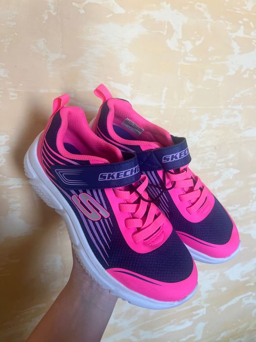 Кросівки на дівчинку Skechers