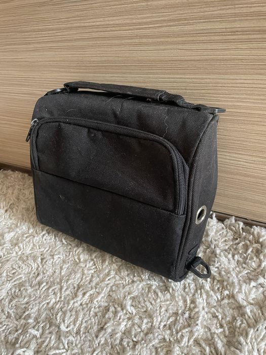 Продам сумочку для відеокамери, косметичку, для дрібничок.