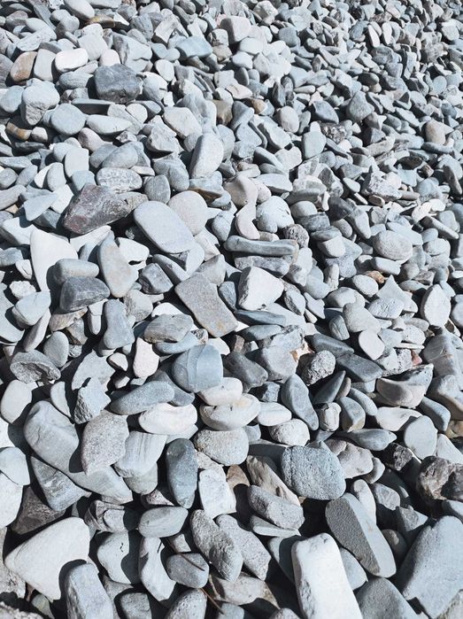 Kamień rzeczny otoczak szaro-niebieski (grys, żwir)