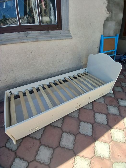 Дитяче ліжечко з люлькою та матраци