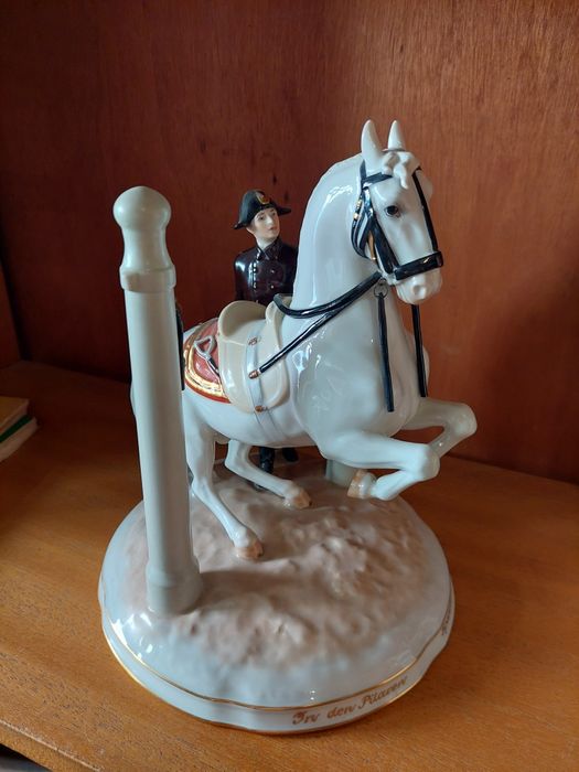 Rara escultura escola equitação espanhola Viena austria porcelana
