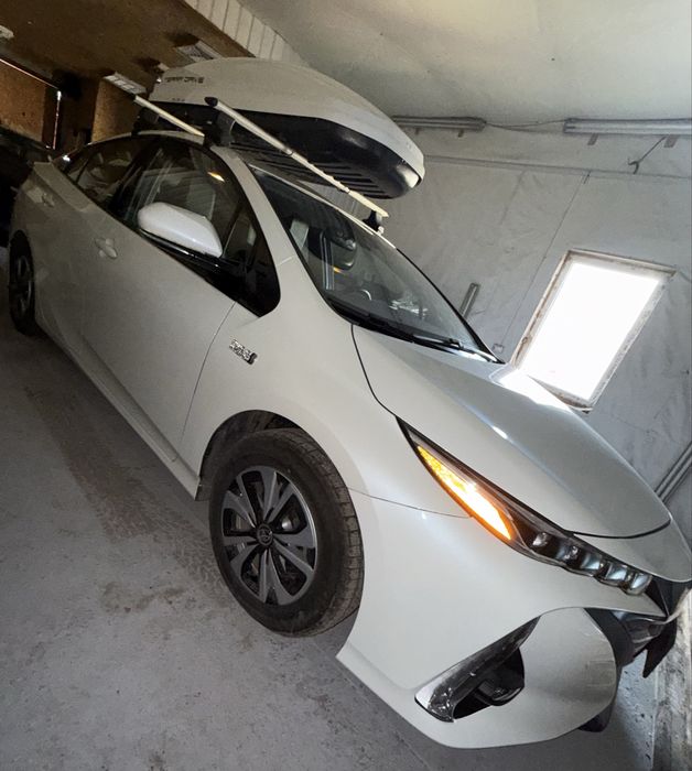 TOYOTA PRIUS 2017