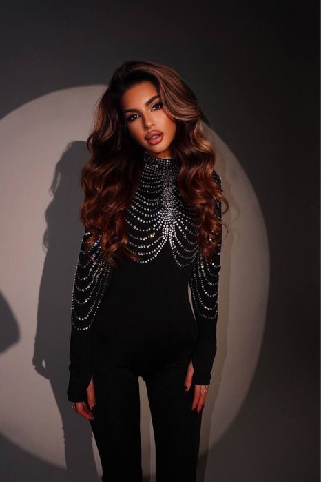 Продам комбінізон зі стразами.