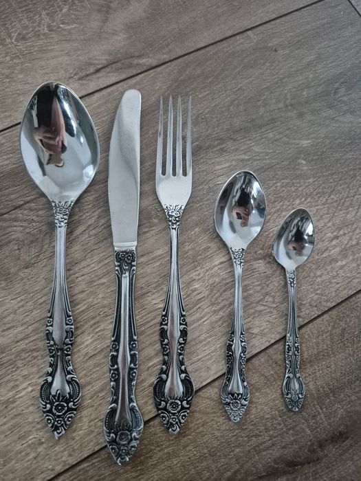 Sztućce stare zdobione