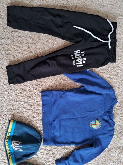 Отдам вещи на мальчика 4-6 лет и игрушки машинки