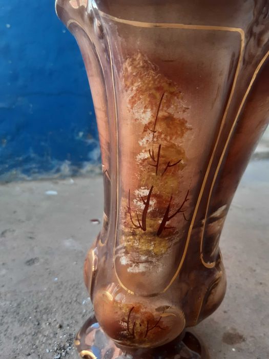 Vaso em porcelana com motivos bucólicos