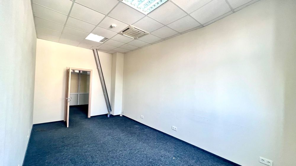 Продаж БЦ у центрі / 5300 м² з паркінгом, ціна нижча ринку