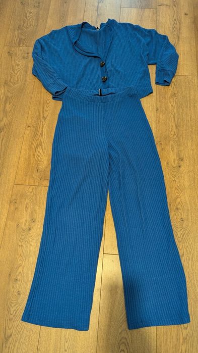 Костюм в рубчик с-м