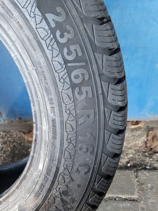 Opona 235/65r16C semperit van grip3