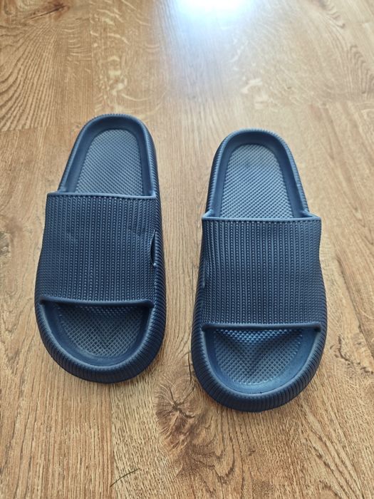 Klapki z wysoką podeszwą