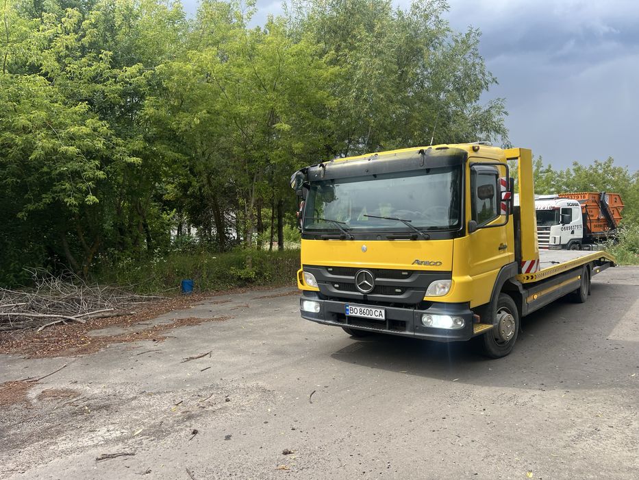 Продається евакуатор Atego