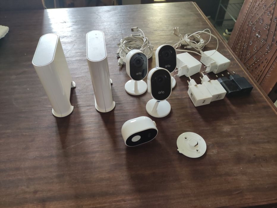 Kit Câmeras de Segurança Arlo – 4 Câmeras + 2 Hubs VMB4540