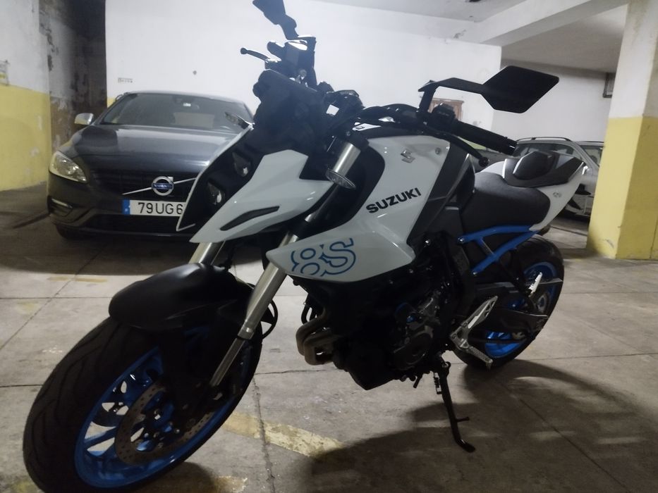Suzuki GSX-8S 2023 | Como Nova | Nacional | Baixa Quilometragem  (aceito retomas de carro ou mota)