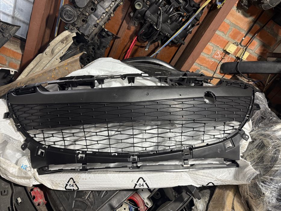 Решітка бампера переднього FP4418909 mazda 3