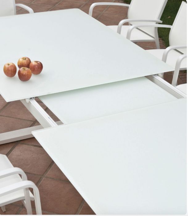 Mesa de exterior em vidro