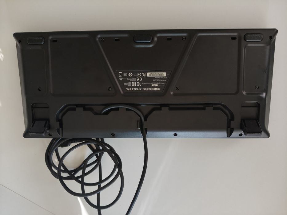 klawiatura SteelSeries Apex 3 TKL w kolorze czarnym.