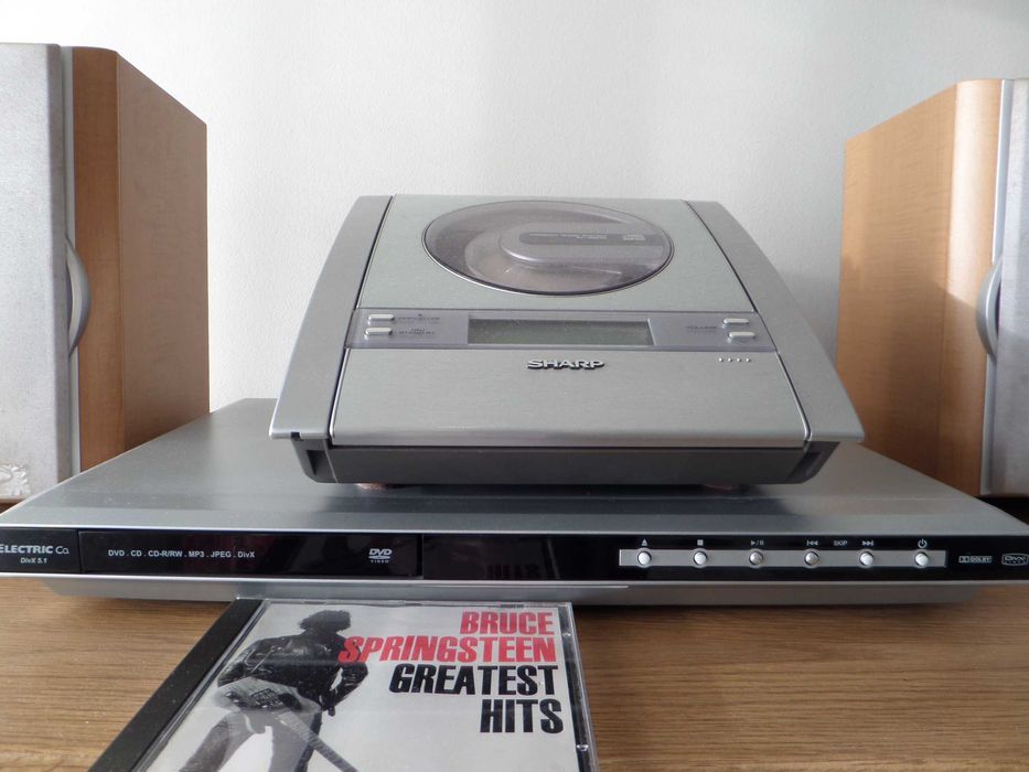 Aparelhagem compacta Sharp com colunas