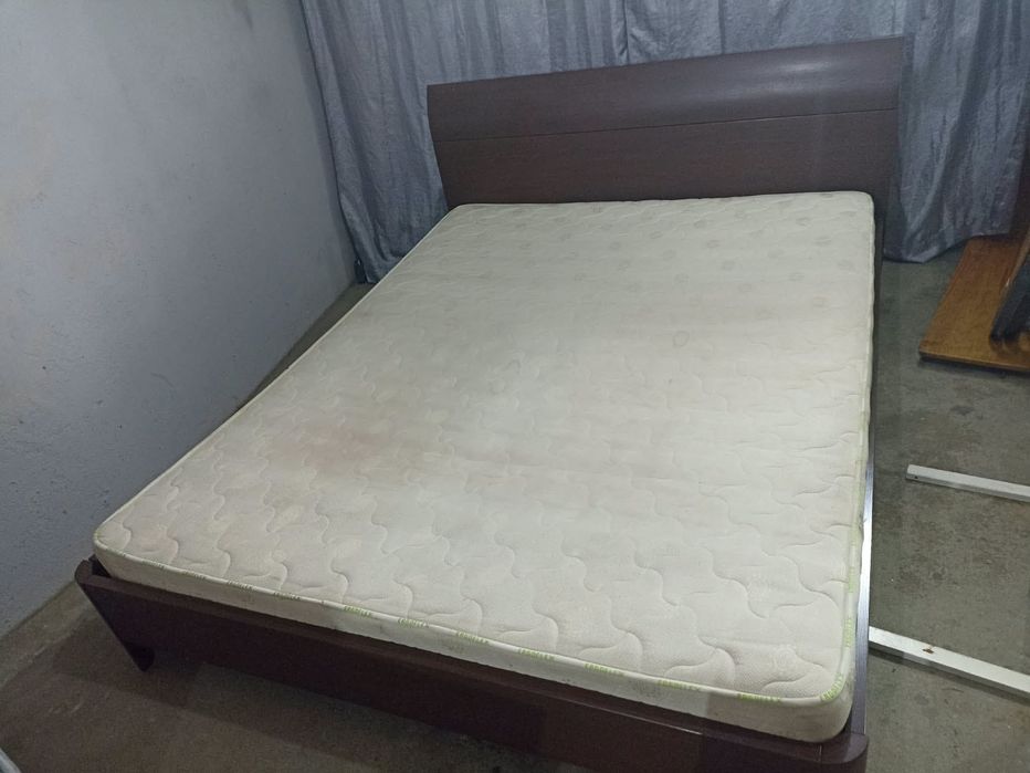 Cama de casal com colchão
