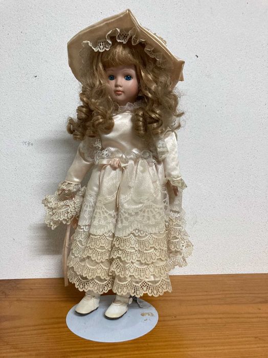Boneca de porcelana