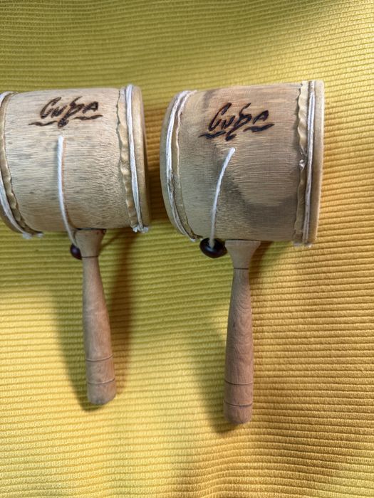 2 Tambores de mão cubanos